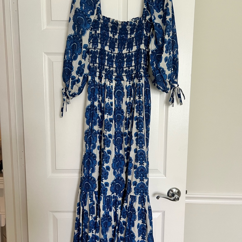 Cara Cara Jazzy Dress with smocked bodice and puff sleeves. Size M  EUC